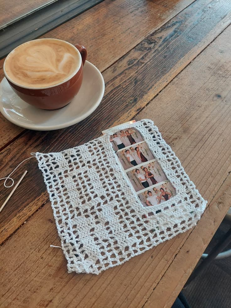 MOM crochet graph photo strip holder - wip at cafe