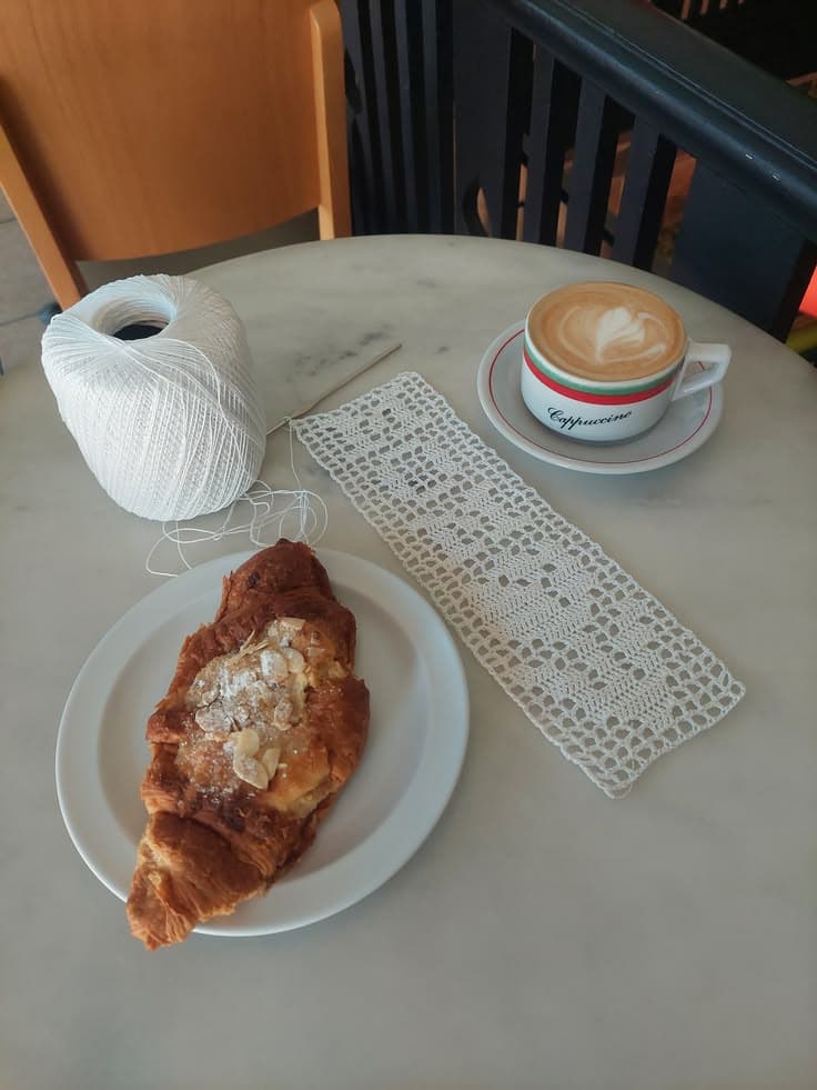 MOM crochet graph photo strip holder - at cafe